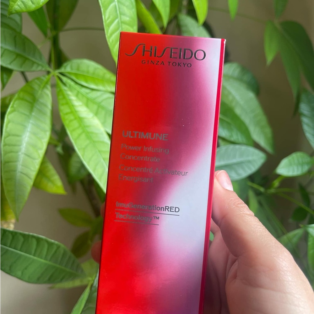 Shiseido Ultimune Concentrate in Bold Red